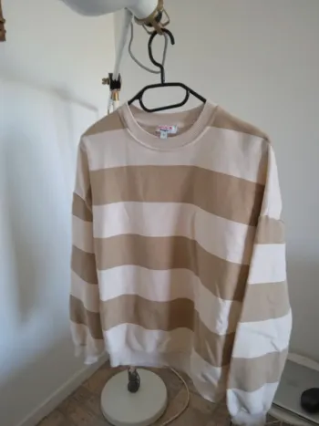 Sweat Jennyfer taille XS ou 14 ans