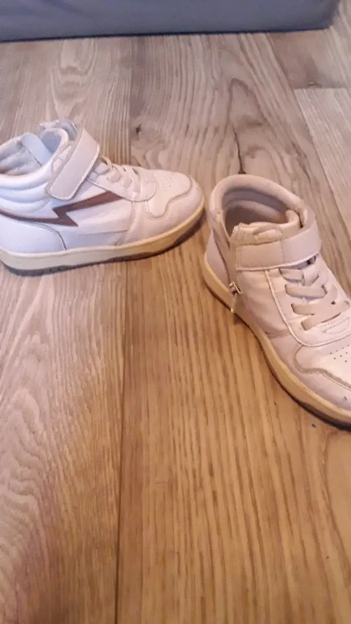 Chaussures blanches et marron taille 26 fermeture éclair scratch chaussures montantes