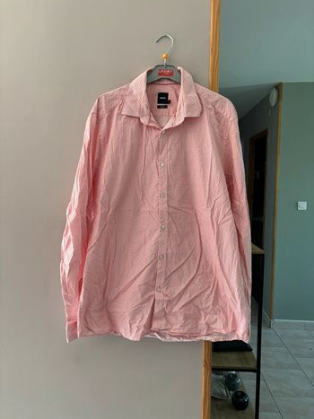 Chemise à manches longues à motifs blancs et roses