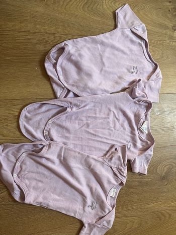 Lot 3 body manches courtes taille 12 mois