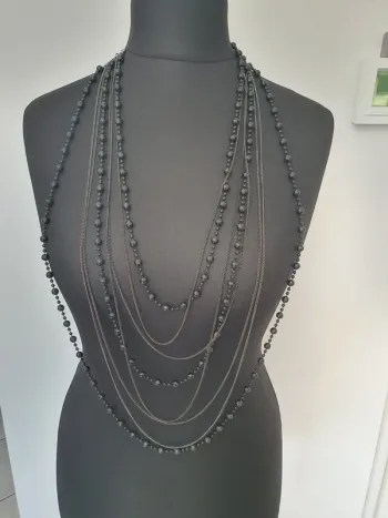 Collier gris long