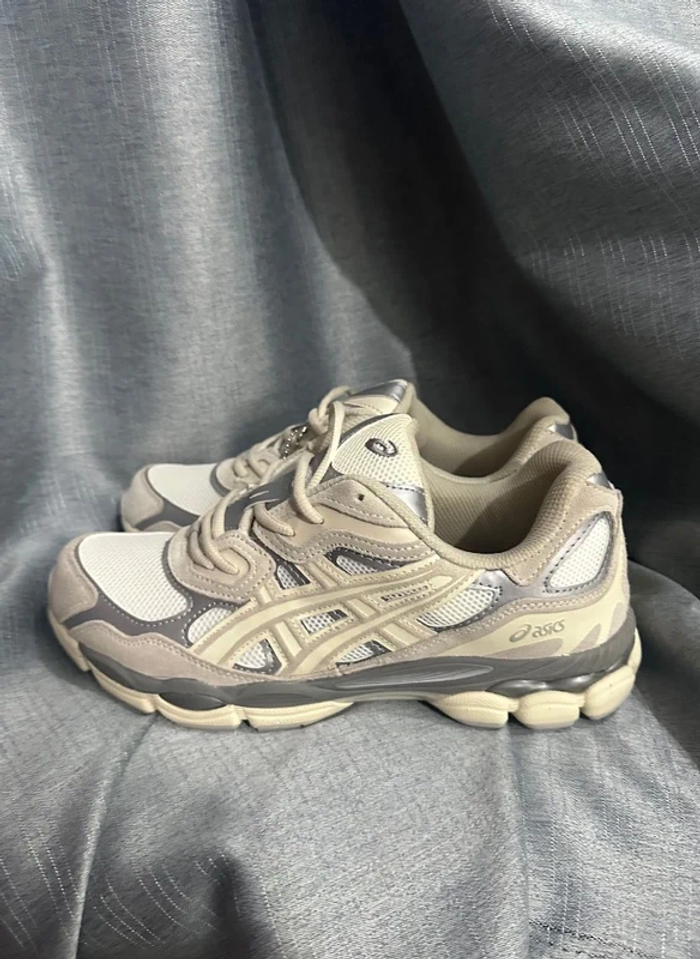 Baskets Asics Gel NYC Taille 39