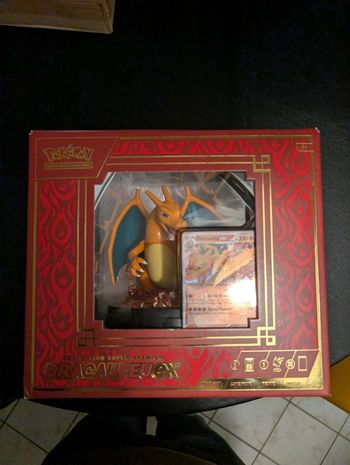 Pokémon coffret collection super premium Dracaufeu ex