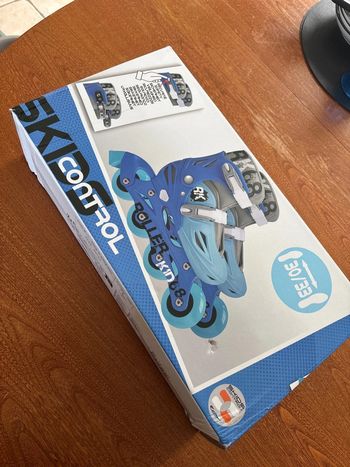 Paire de rollers mixte/garcon bleu 30-33 neuf toujours emballé