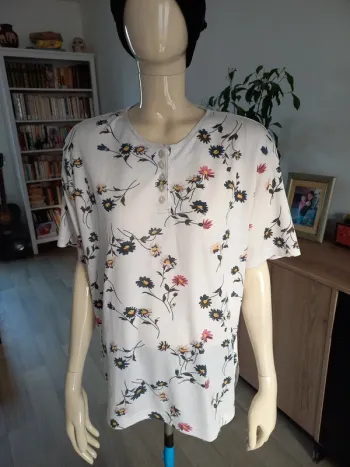 Tee-shirt fleuri T 46