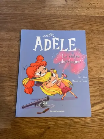 Livre Mortelle Adele La rentrée des claques Numéro 9
