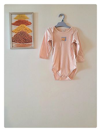 Lot de 2 bodies 1 jaune et 1 saumon taille 2 ans