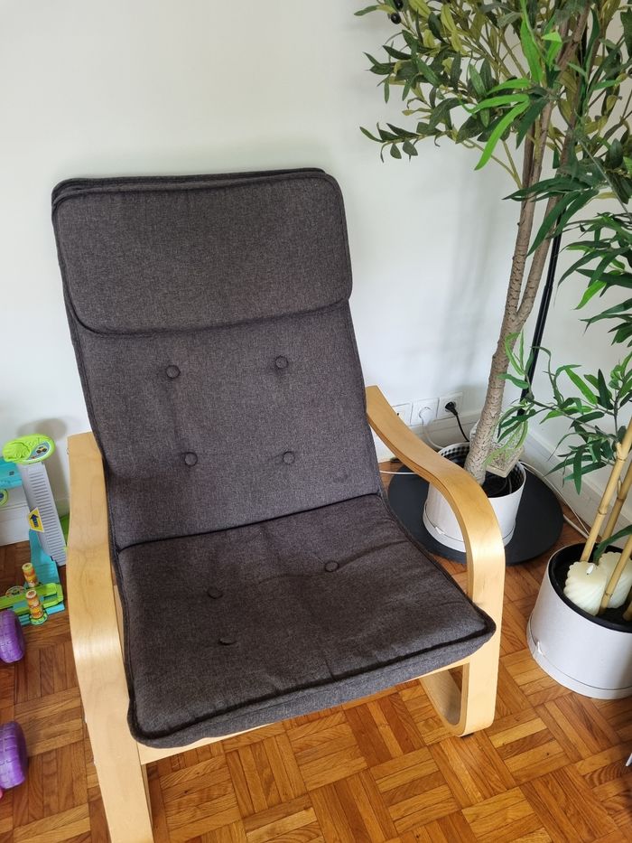 Fauteuil scandinave en bois gris à bascule