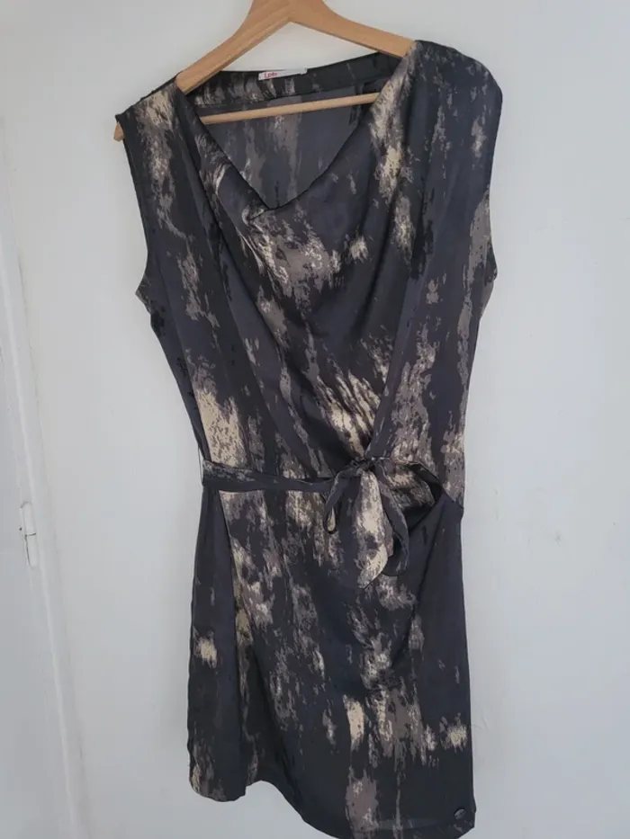 Robe satinée