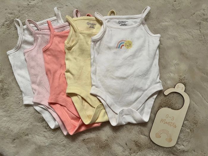 Lot de 5 bodies pastels bébé Primark - photo numéro 2