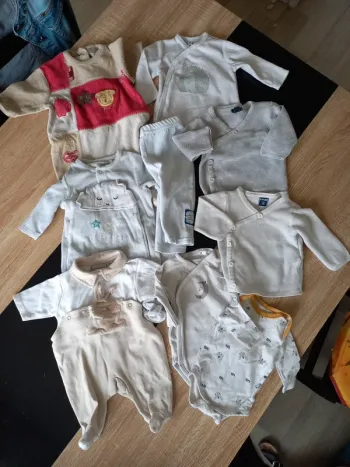 Lot vêtements bébé garçon 1 mois