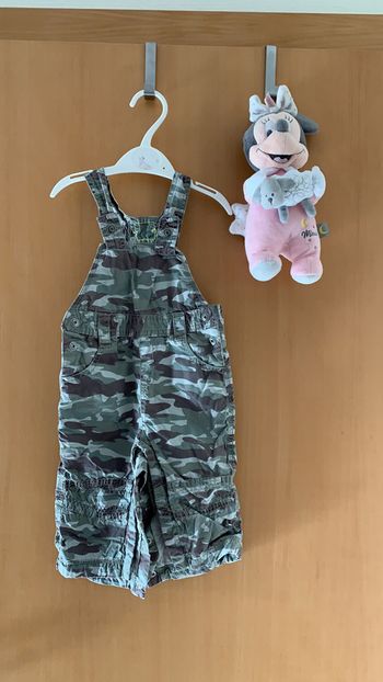 Salopette impression militaire taille 9 mois