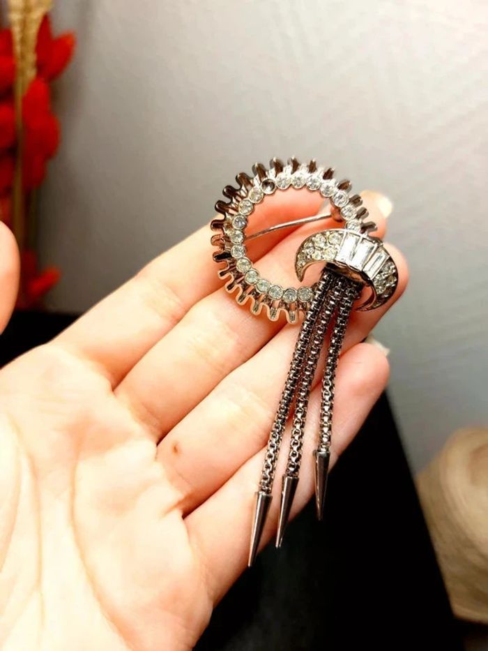 Magnifique broche vintage classique couleur argenté - photo numéro 3