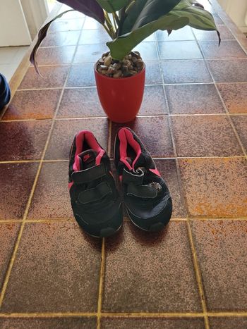 Basket Nike 34 noir et rose