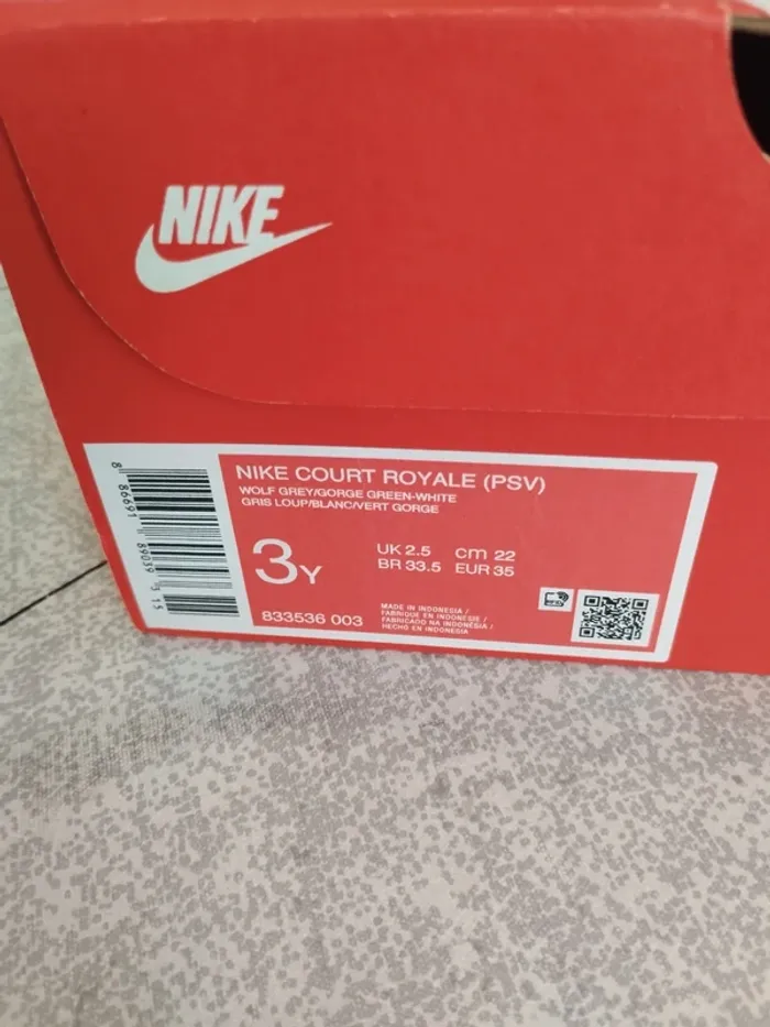 Baskets Nike neuves - photo numéro 2