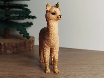 Figurine jeune licorne lama Schleich animal imaginaire Bayala