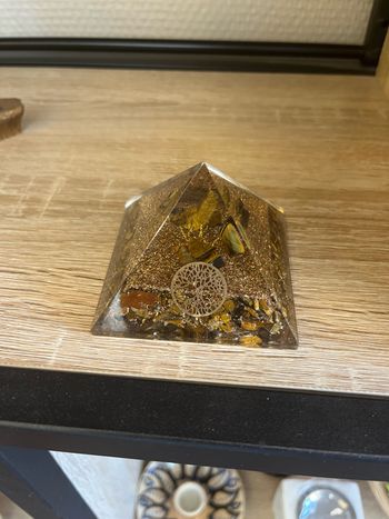 Pyramide avec pierres
