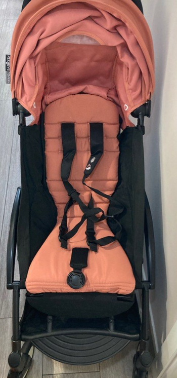 manipuler le nouveau-né