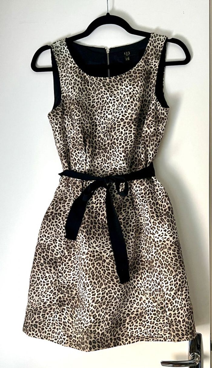 Robe sans manches léopard Taille 36