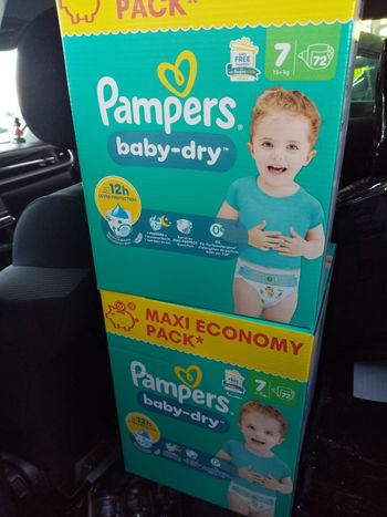 Lot 144 couches pampers baby dry taille 7