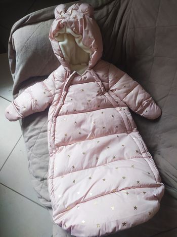 Chancelière bébé fille matelassée intérieur polaire rose motifs étoiles (H&M)