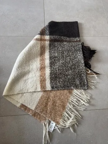 Echarpe H&M, très bon état, 65x210cm