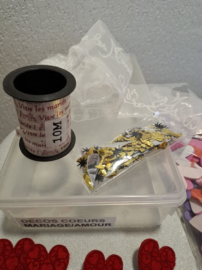 Gros lot de décorations diverses coeurs, mariage, amour pour scrapbooking/loisirs créatifs - photo numéro 2