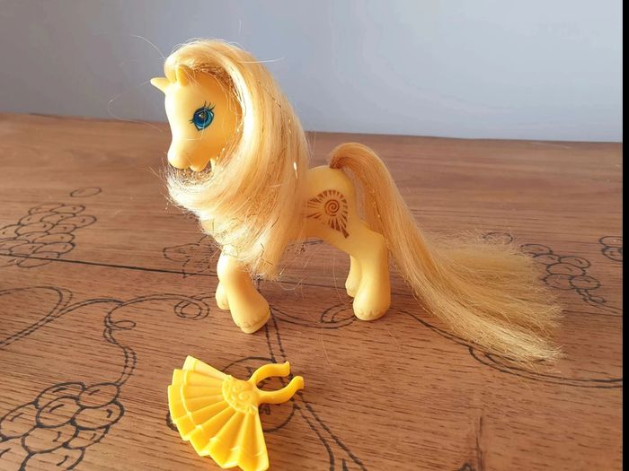 Mon  Petit  Poney  G2  Princess Golden Light (Princesse Lumière) (rare)