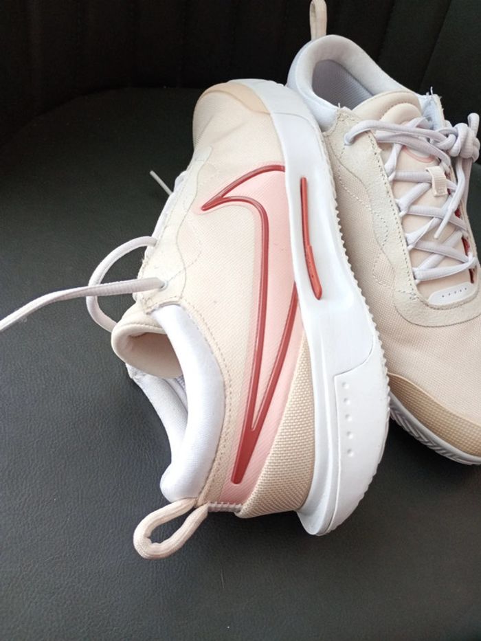 Basket Nike neuve - photo numéro 2