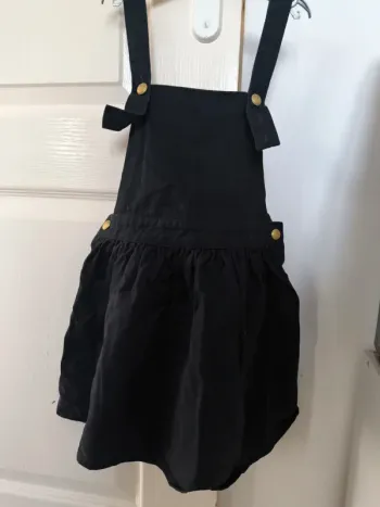 Robe noir taille 5 ans