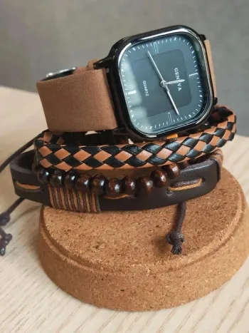 Montre carrée beige & noire, bracelets bruns