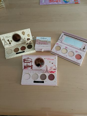 Lot de 4 palettes Lollipops + un blush + une houpette pailletée