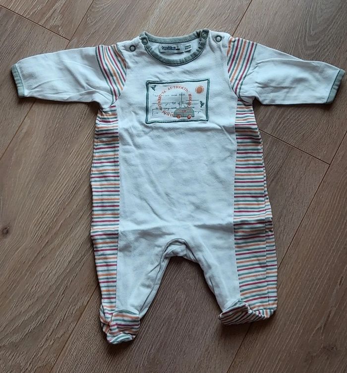 Pyjama blanc et rayé