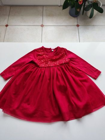 Robe rouge à paillettes et tulle