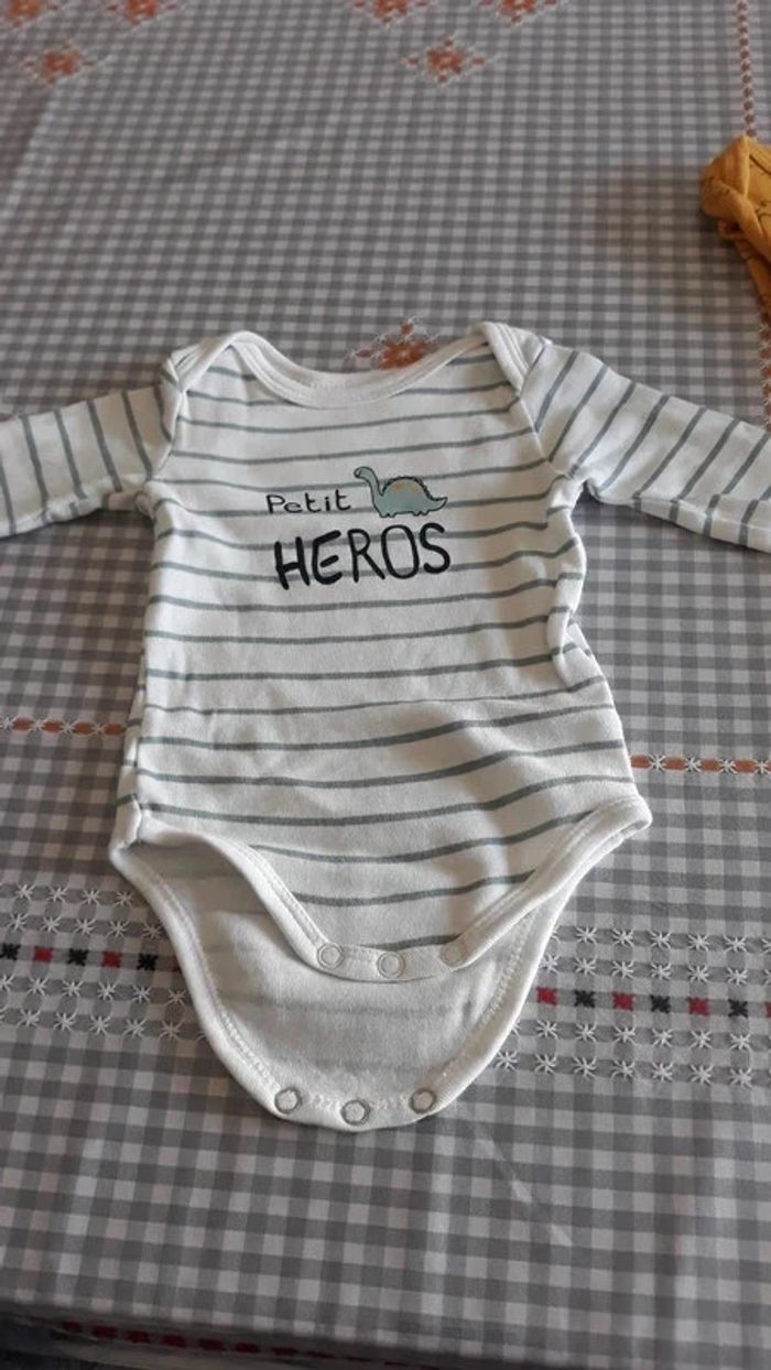 Lot de 5 bodies garçon manches longues taille 56 - photo numéro 2