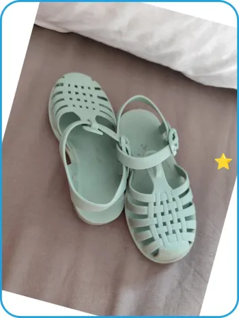 Chaussures de plage T 25