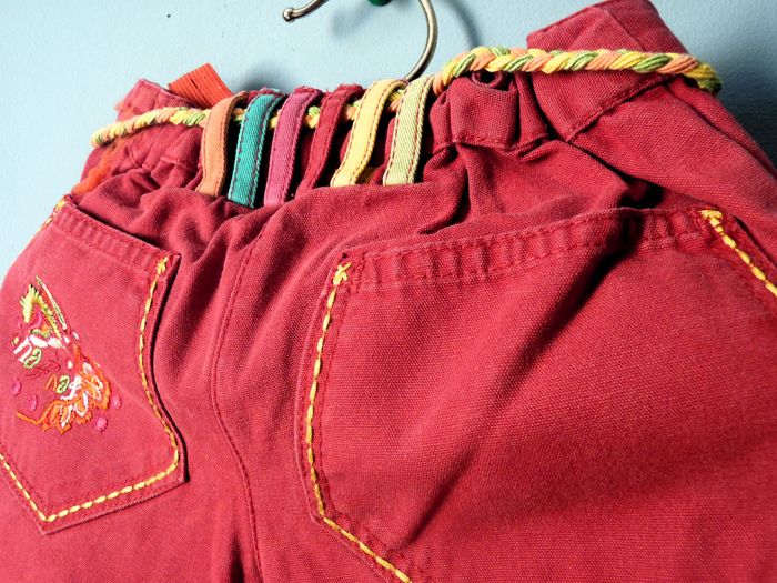 Pantacourt Fille Naf Naf 4 ans TBE pantalon Rouge ceinturé - photo numéro 3