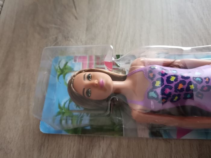 Barbie neuve à la plage en maillot de bain

Jamais ouverte - photo numéro 3