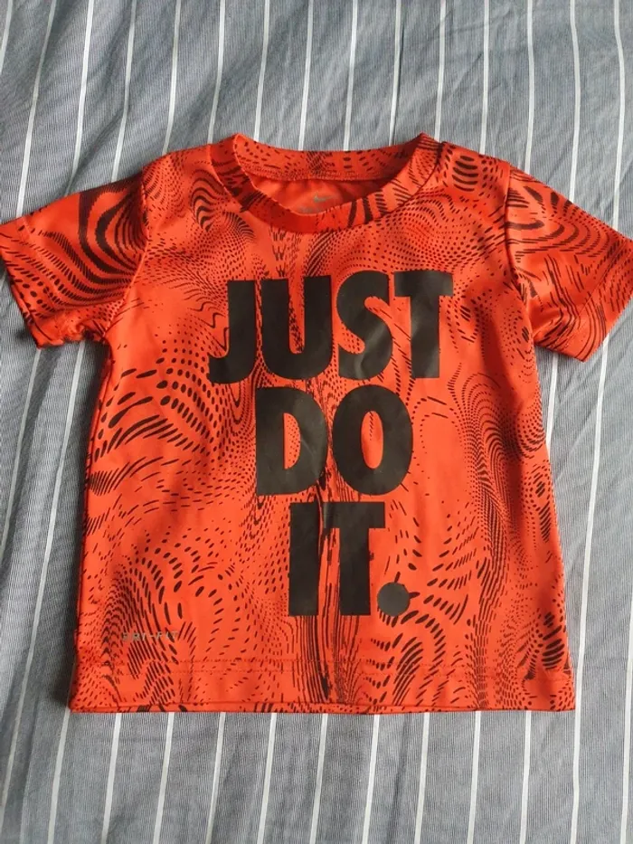 Tee shirt Nike 2 ans