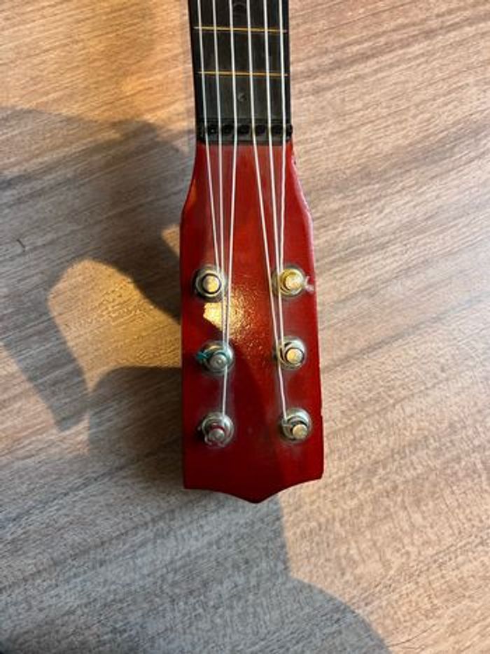 Petite guitare - photo numéro 5