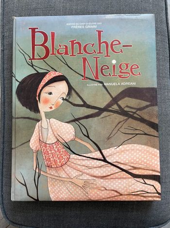 Blanche Neige Inspiré des Frères Grimm et illustré par Manuela Adreani