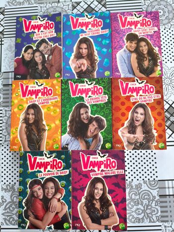 Lot 8 livres Chica Champiro