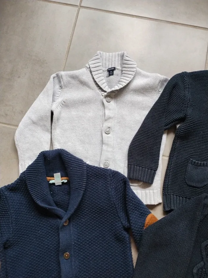 4 gilets 3 ans - photo numéro 2
