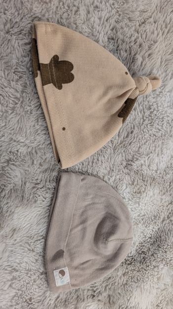 Lot de deux bonnets naissance