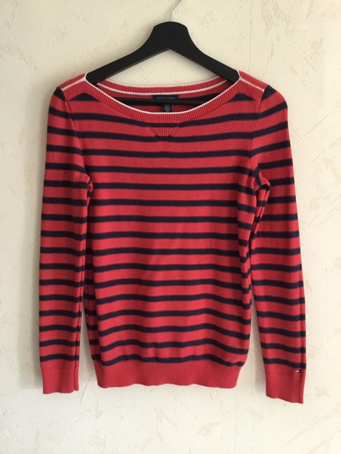 Pull Tommy Hilfiger rayé rouge et marine taille XS 053