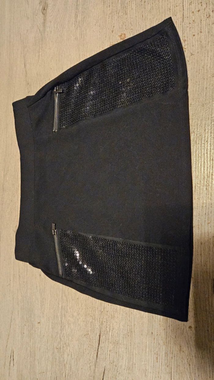 Jupe courte,épaisse, noire, avec sequins, C&A, 170/15ans, nickel - photo numéro 3