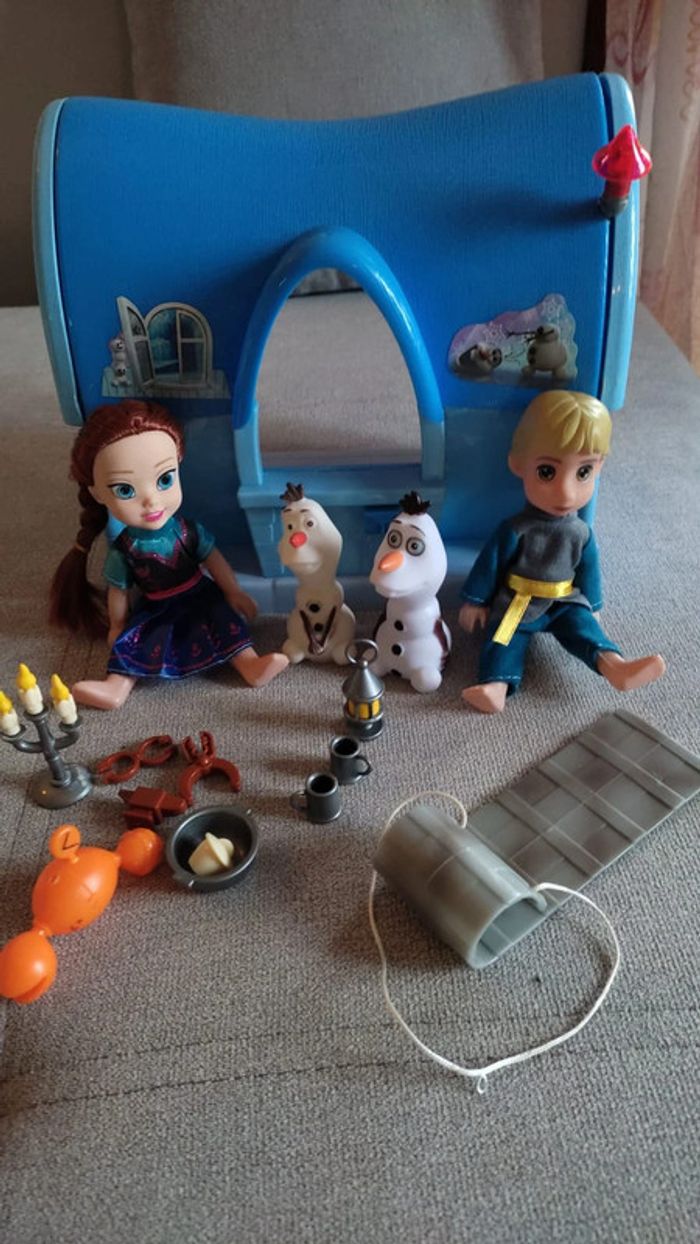 Maison Frozen reine des neiges + accessoires + personnages dolls Anna et kristoof