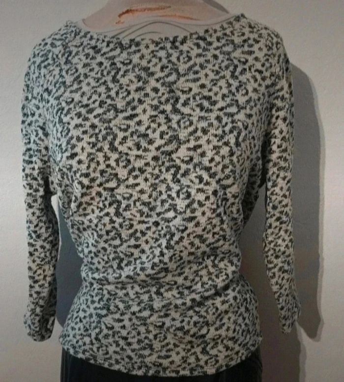 Superbe pull léger motifs léopard