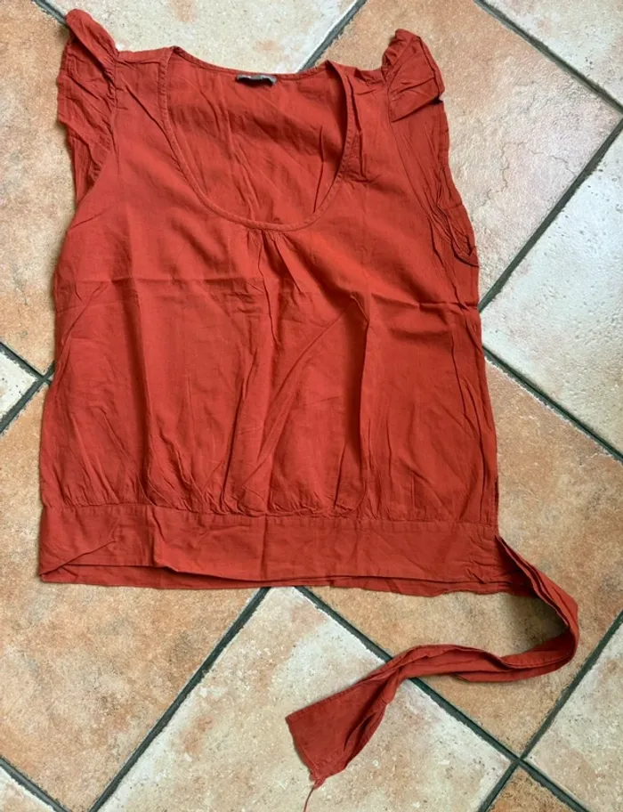 Blouse à volant et noeud à nouer partie basse taille 42 in extenso ocre