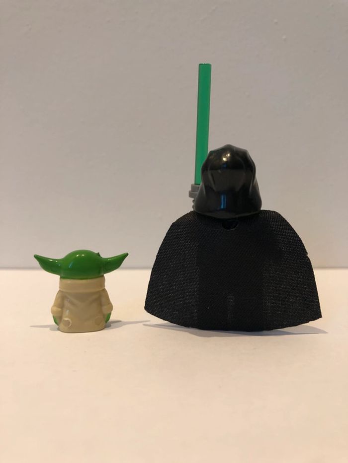 Figurine type lego Jedi Luke Skywalker et Grogu. Star Wars - photo numéro 3